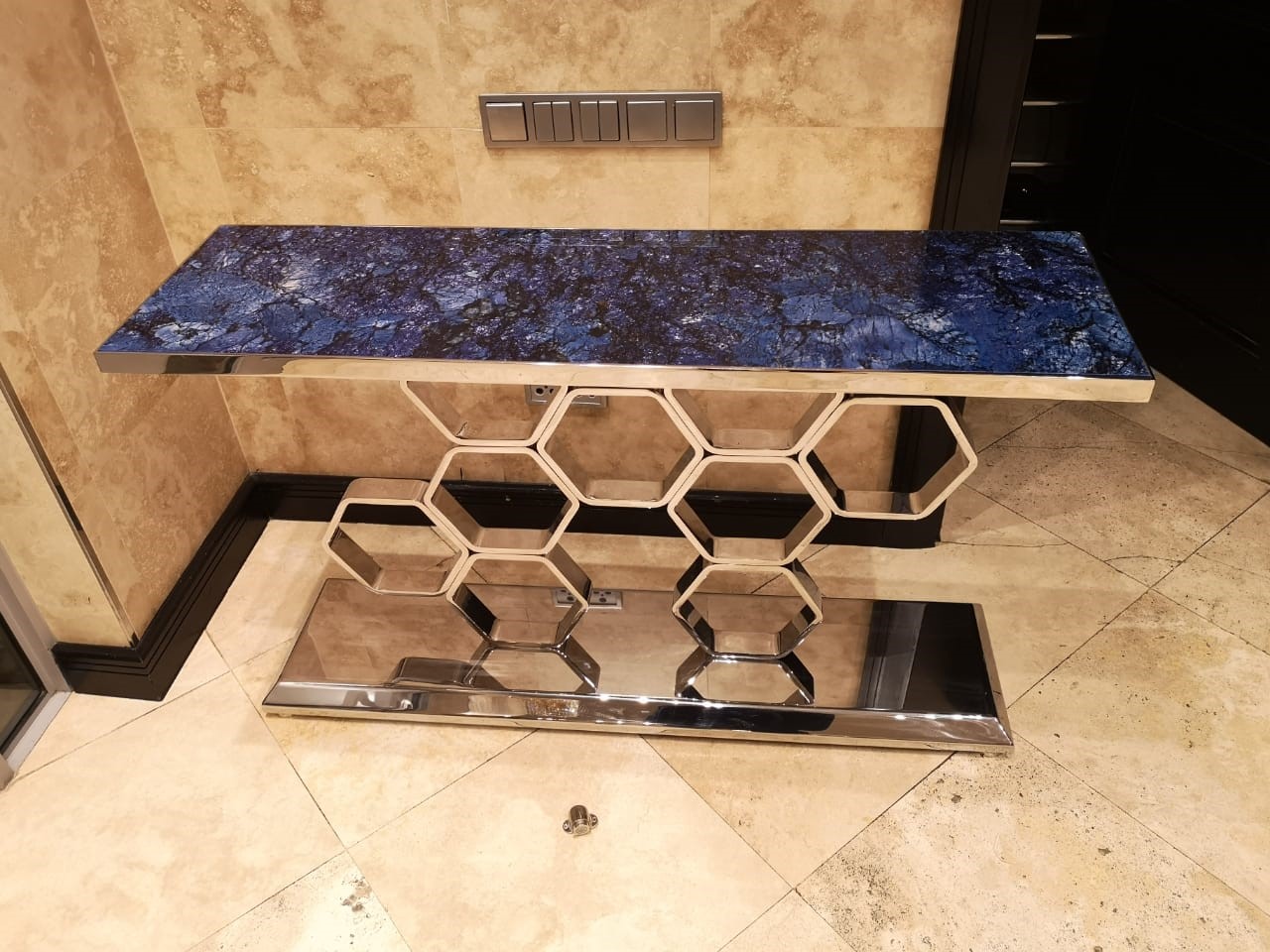 Hexagon Table